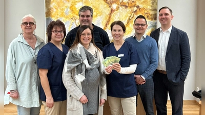 Über die 700-Euro-Spende durfte man sich im Sophienhospiz freuen. (Foto: Stadt Erding)