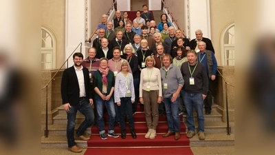 Interessierte nutzten die Gelegenheit, sich im Landtag umzusehen und mit Johannes Becher auszutauschen. (Foto: Laura Oberjatzas)