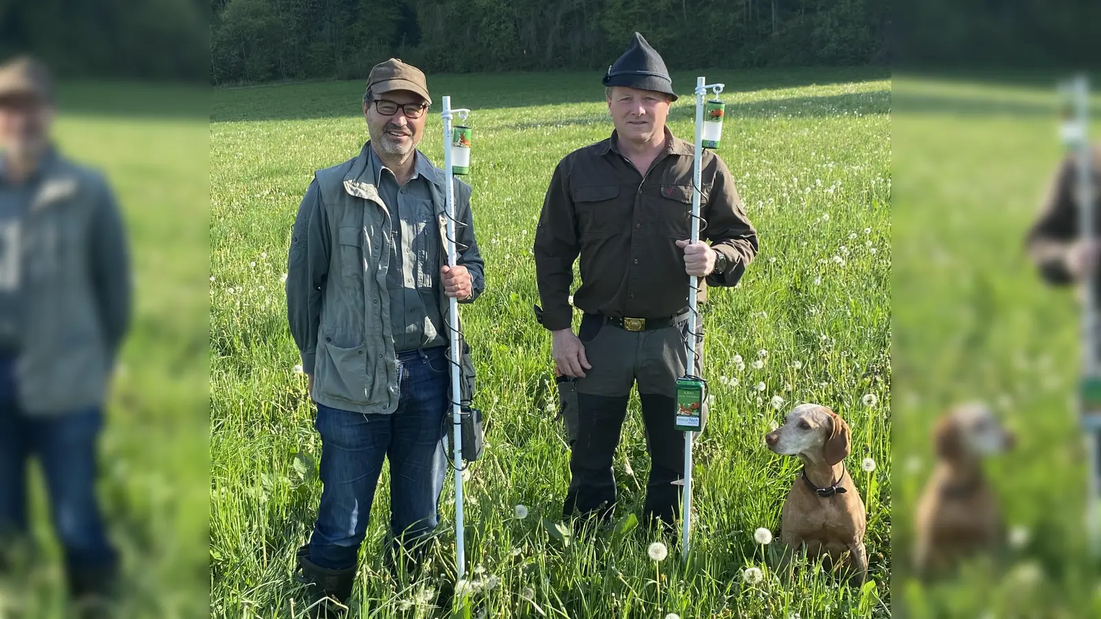 Dr. Karem Gomaa und Marcus Schmid machen auf das Thema "Kitztod durch Mähen" aufmerksam.  (Foto: BJV Ebersberg)