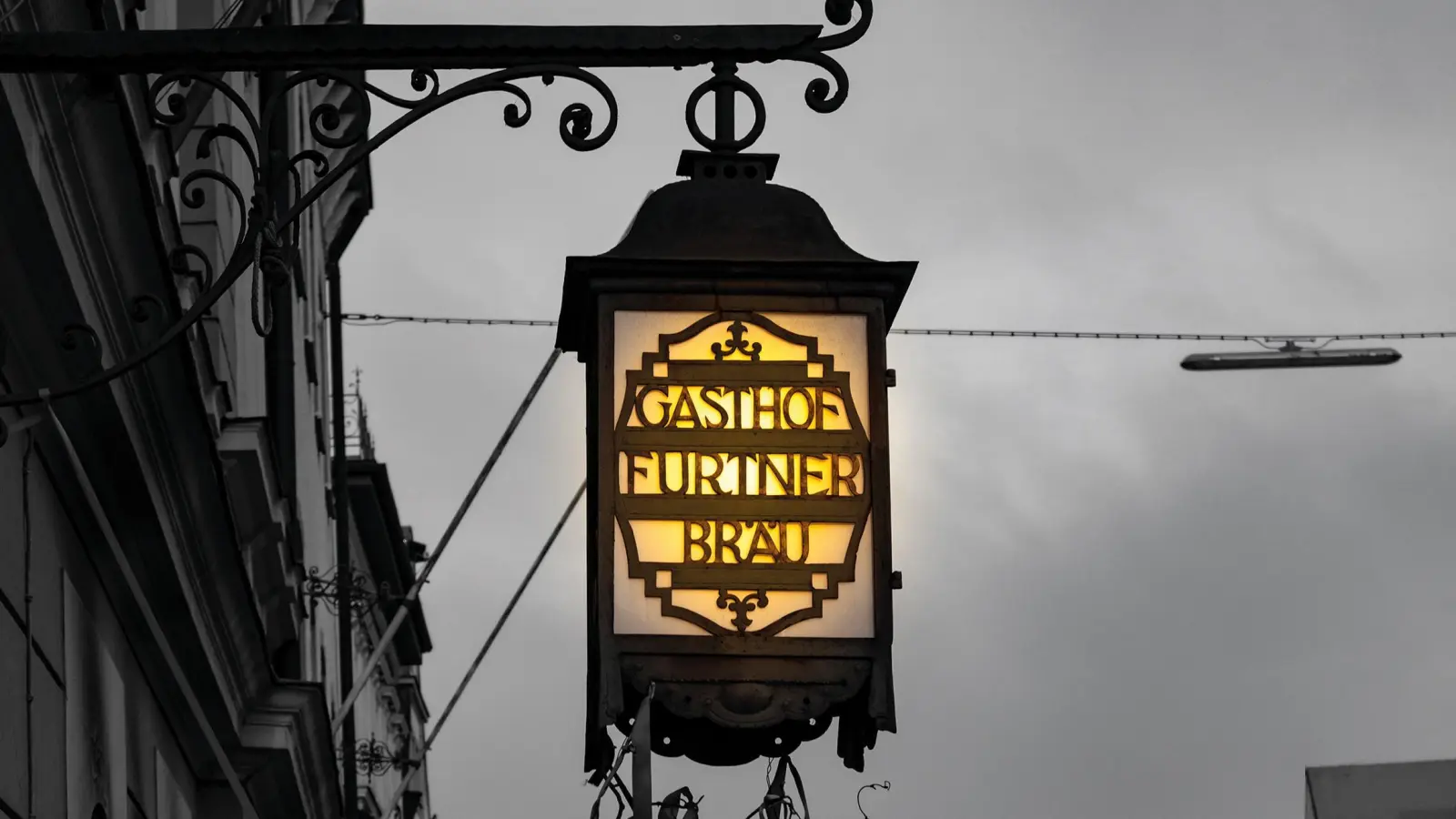 Jonas Leiting erhielt für die "Leuchtende Laterne an der Furtnerbräu-Fassade, Obere Hauptstraße" 955 Stimmen - und errang den Sieg. (Foto: Jonas Leiting)