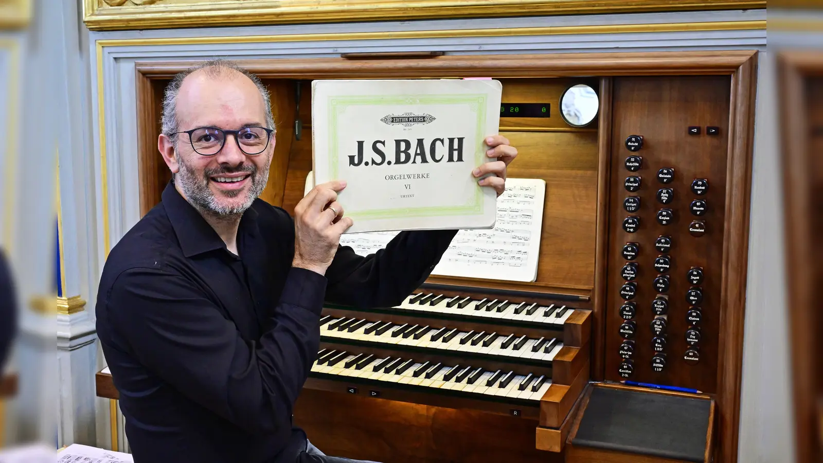 Mit großer Freude spielte Dommusikdirektor Matthias Egger das Bach-Konzert „Kyrie, Gott Vater in Ewigkeit“. Das Publikum war begeistert. (Foto: R. Lex)
