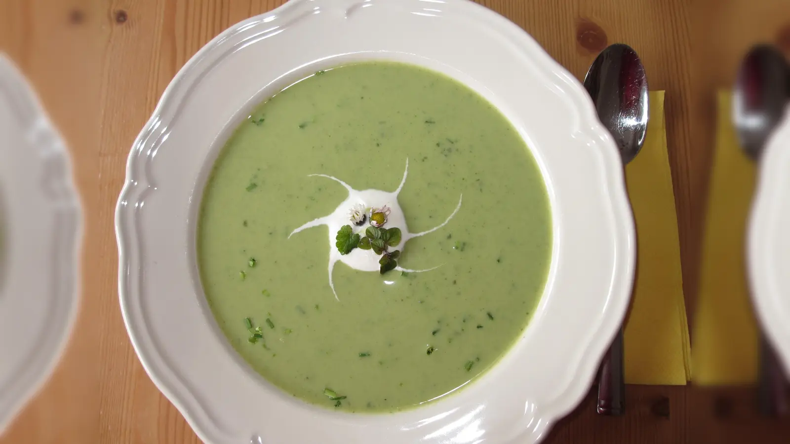 Sieht gut aus, schmeckt gut und tut noch viel besser: Die "Grüne Suppe" nach einem Rezept von Anita Himmer. (Foto: VA)
