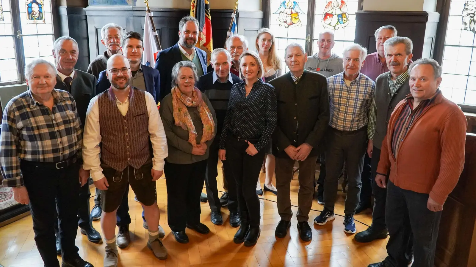 Das diesjährige Feldgeschworenentreffen fand in Freising statt. Oberbürgermeister Tobias Eschenbacher dankte den Ehrenamtlichen für ihr Engagement. (Foto: Felix Matthey/Stadt Freising)