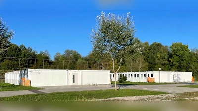 Bis zu 190 Flüchtlinge können in der Containeranlage an der Wippenhauser Straße untergebracht werden. Etwa 45 Personen ziehen voraussichtlich am 13. September ein. (Foto: LRA Freising)