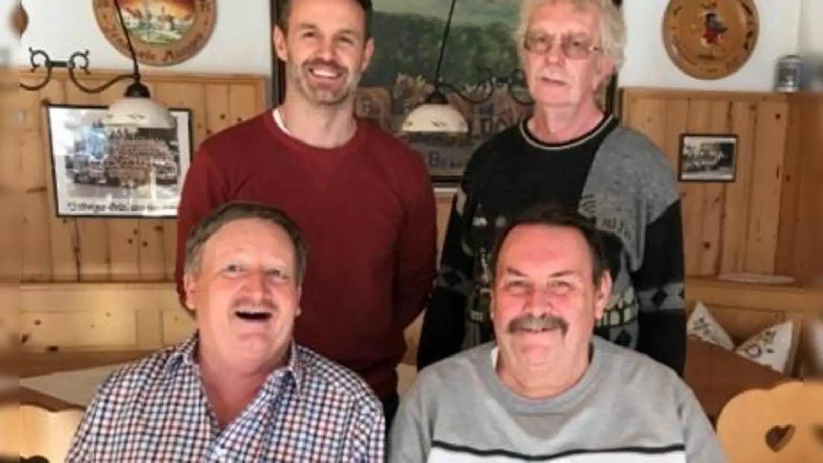 Der alte und neue Vorstand von Aquaterra e. V. (Foto: Aquaterra e. V.)