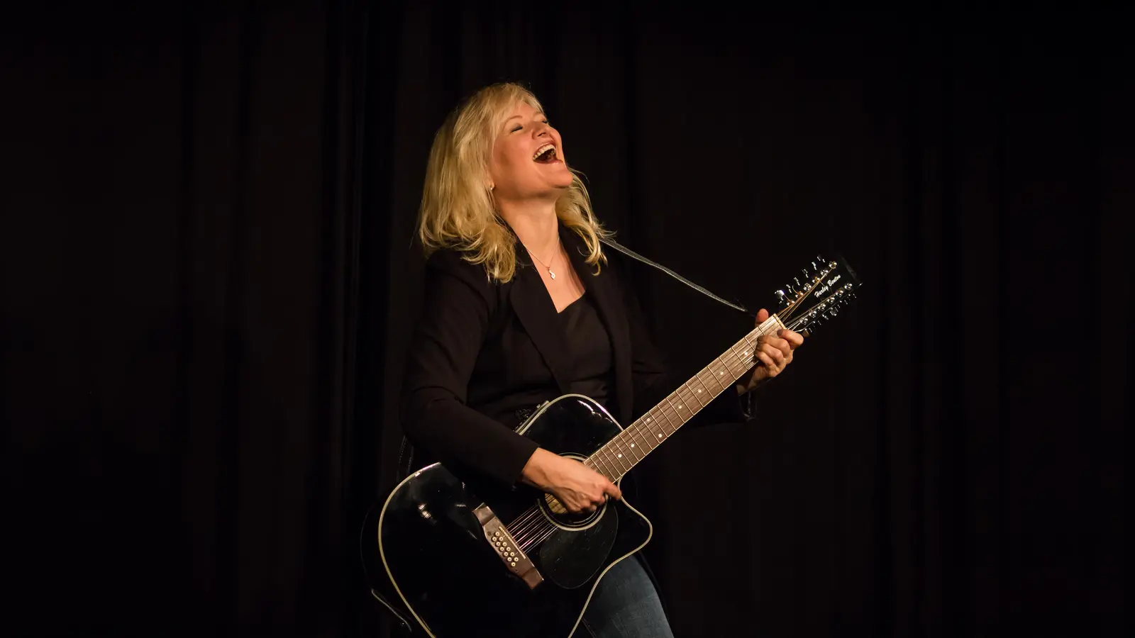 Echt und original: Edeltraud Rey singt und erzählt im Forsthaus Hubertus und in der Sauschütt.  (Foto: Rey)