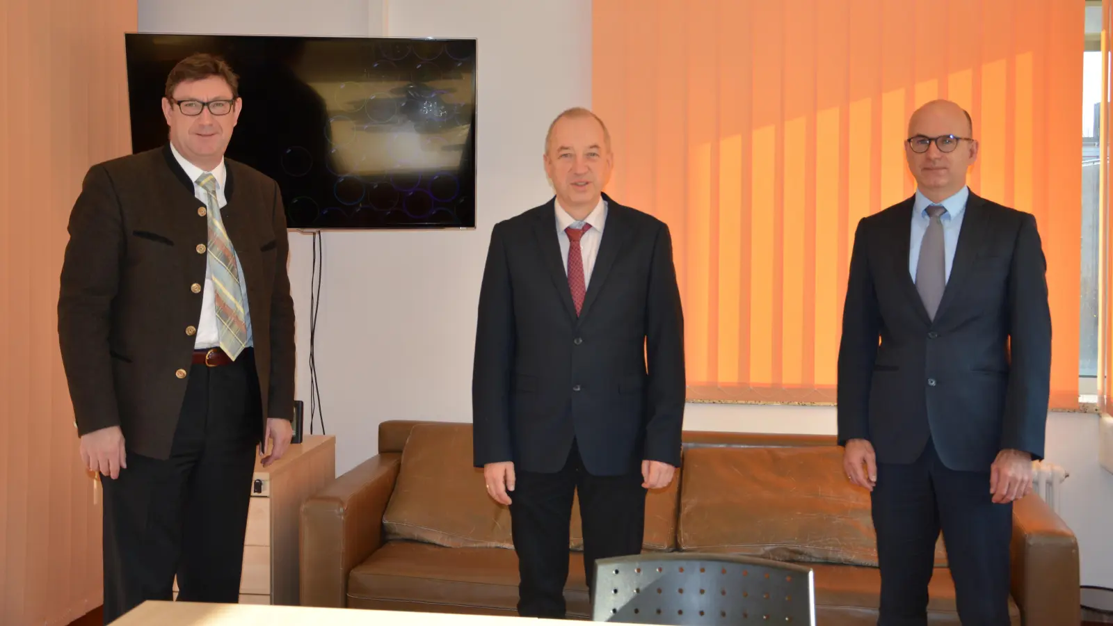 Dr. Gernot Berthold (Mi.) leitet nun die Innere Medizin am Klinikum Landkreis Erding. (Foto: LRA)