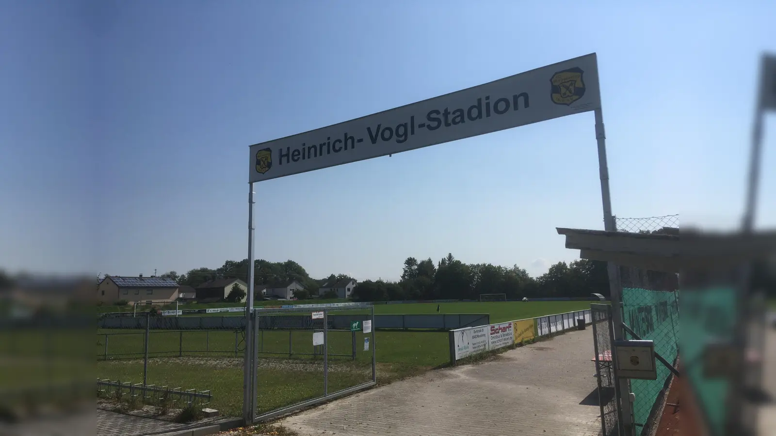 Das Heinrich-Vogl-Stadion, Heimat des FC Moosinning. (Foto: sbg)