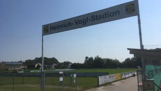 Das Heinrich-Vogl-Stadion, Heimat des FC Moosinning. (Foto: sbg)