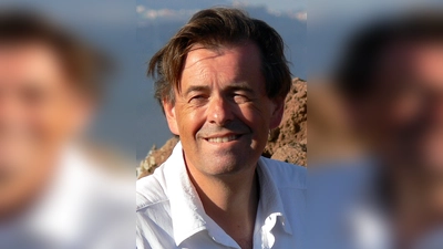 BR-Filmemacher und Historiker Dr. Bernhard Graf referiert über die Geheimnisse der Wittelsbacher Juwelen. (Foto: Dr. B. Graf)