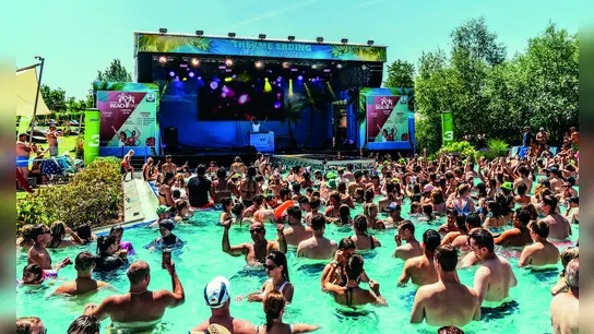 Mega Stimmung garantiert die BAYERN 3 Beachparty in der Therme (Foto: Therme Erding)