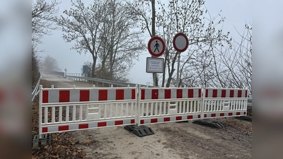 Aufgrund einiger Vogelgrippe-Vorfälle musste der Mitteldamm des Speichersees für Spaziergänger leider gesperrt werden. (Foto: © Landratsamt Ebersberg )