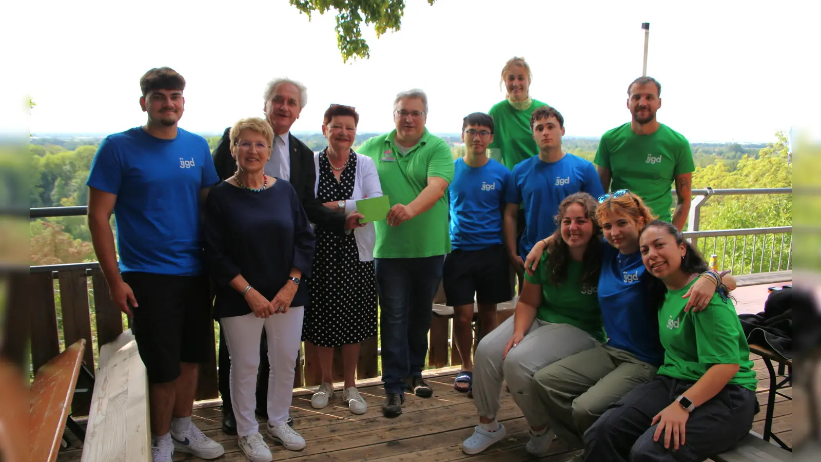 Landrat Helmut Petz wünscht den Jugendlichen eine spannende Zeit im Landkreis Freising.<br>  (Foto: LRA Freising)