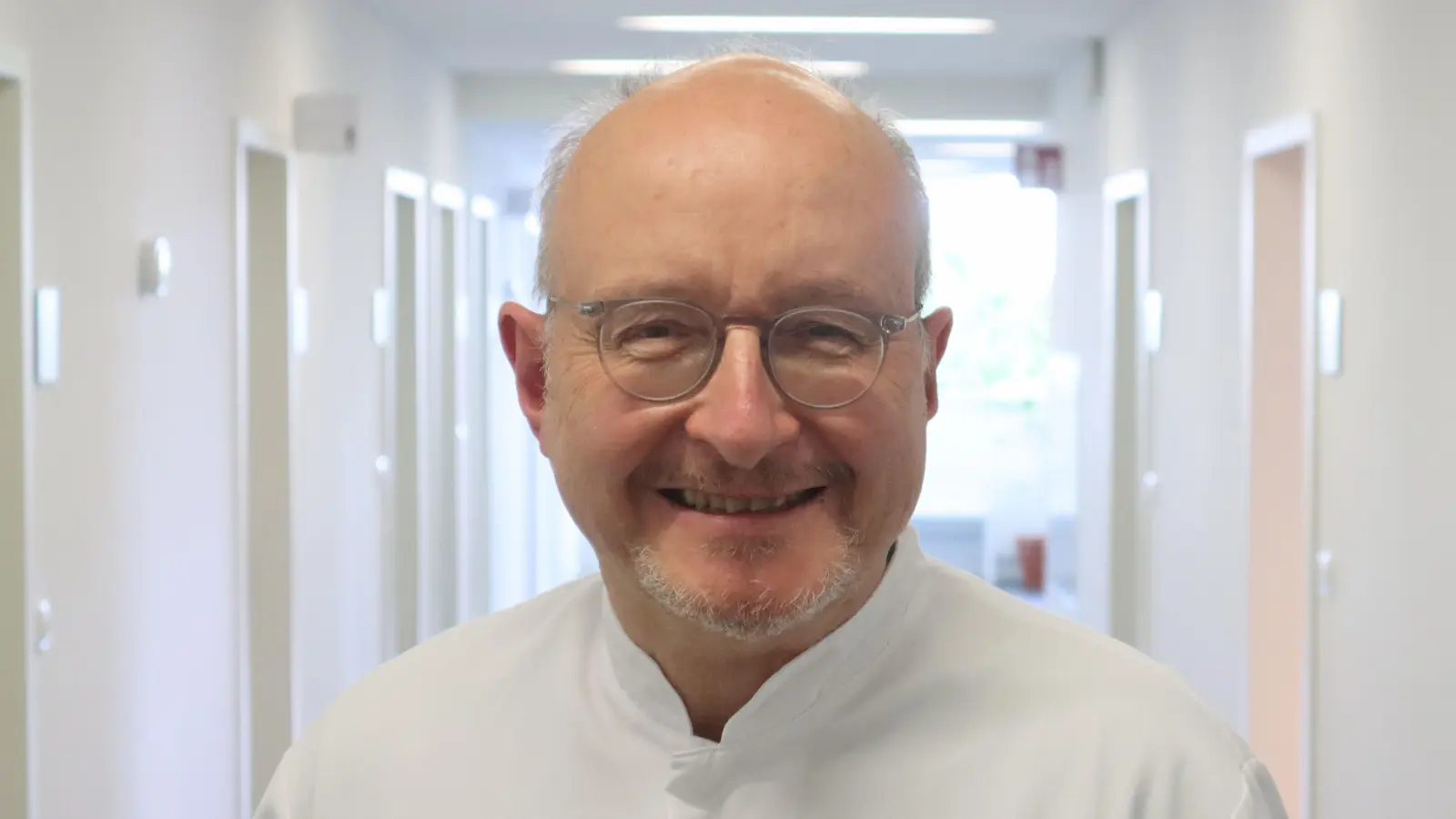 Große Ehre wurde Prof. Dr. Ewert Schulte-Frohlinde mit der Ernennung zuteil. (Foto: Klinikum Freising)