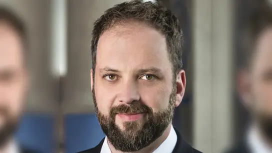 Oberbürgermeister Tobias Eschenbacher wünscht den Freisingern ein frohes Fest. (Foto: Sophie Kirchmaier)