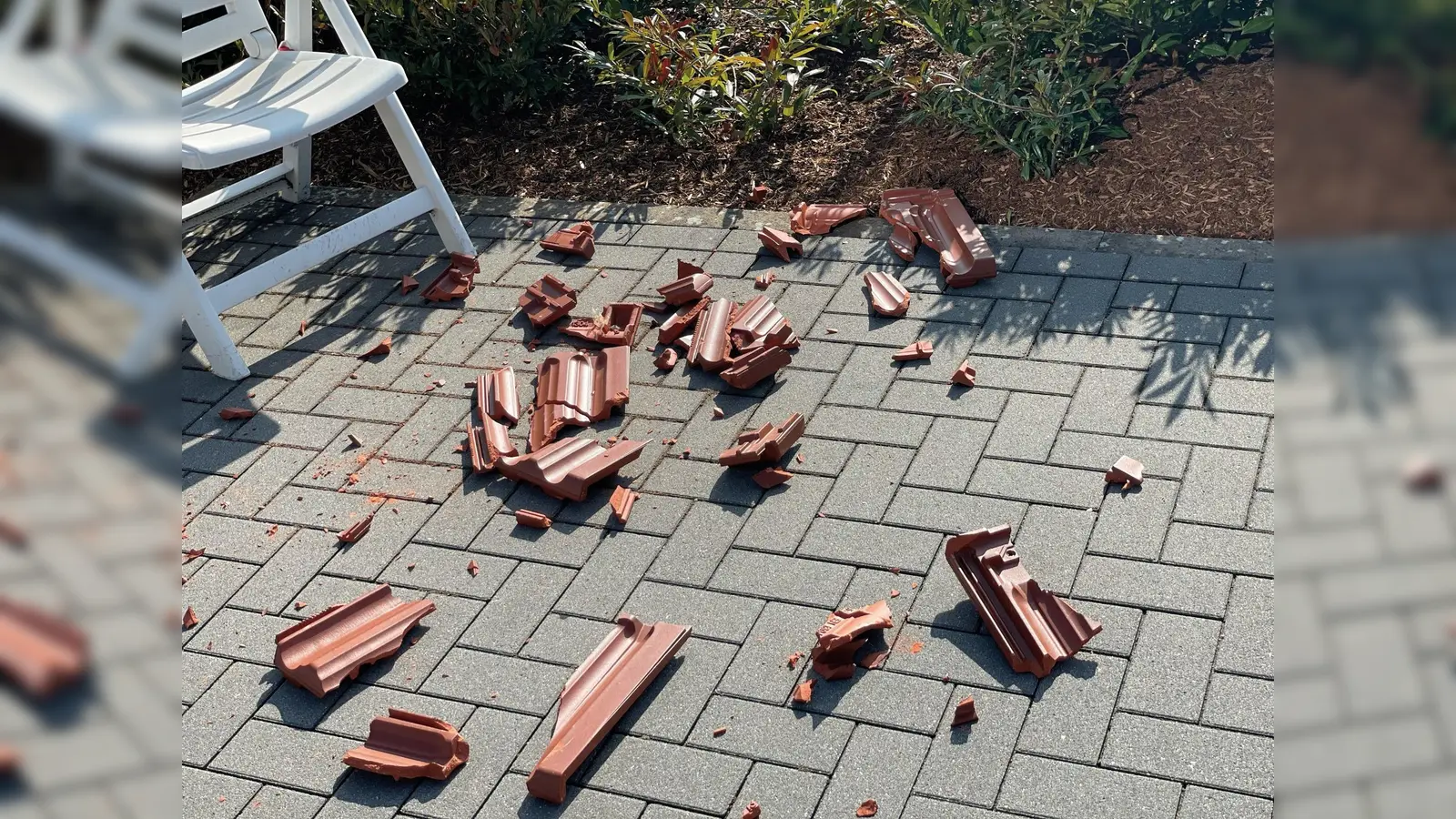 Herunterfallende Dachpfannen sind meist Resultat einer mangelhaften Sturmsicherung.  (Foto: epr/Friedrich Ossenberg-Schule)