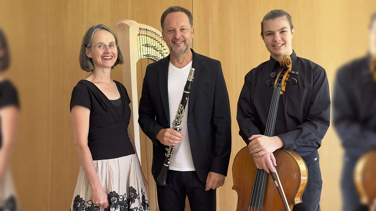 Barbara Pöschl-Edrich (links), Markus Renhart, Isabel Schlegel treten am Ostermontag im Museum Erding auf.  (Foto: Barbara Pöschl-Edrich)