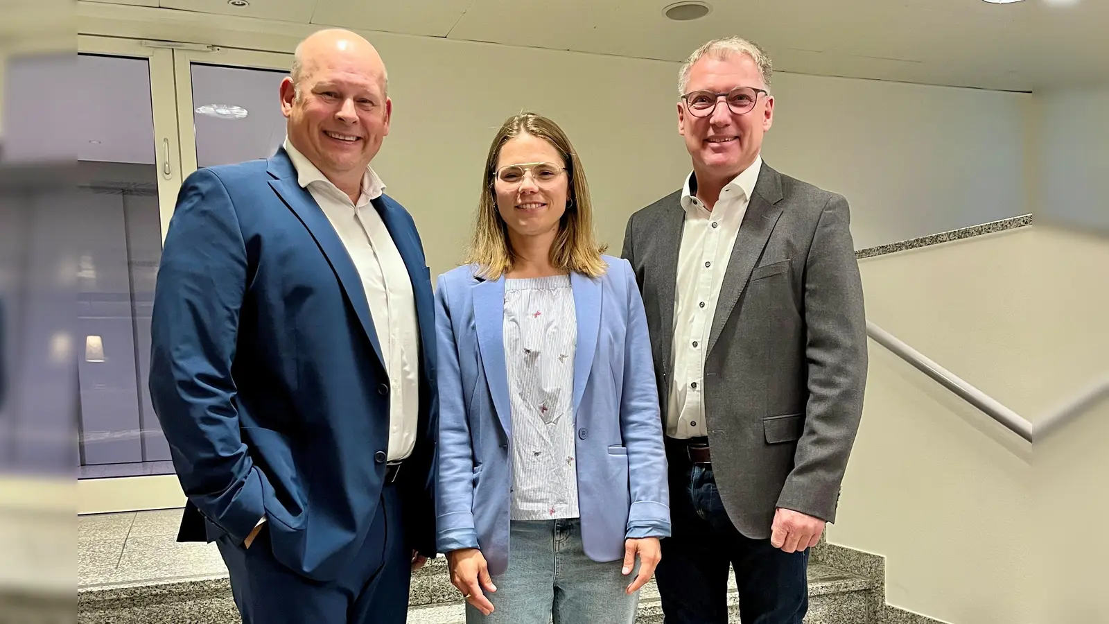 Otto Heinz (scheidender Vorsitzender des Regionalausschusses, links) mit Veronika Kamm (neue Vorsitzende des Regionalausschusses) und Andreas Scharf (stellvertretender Vorsitzender des Regionalausschusses). (Foto: IHK)