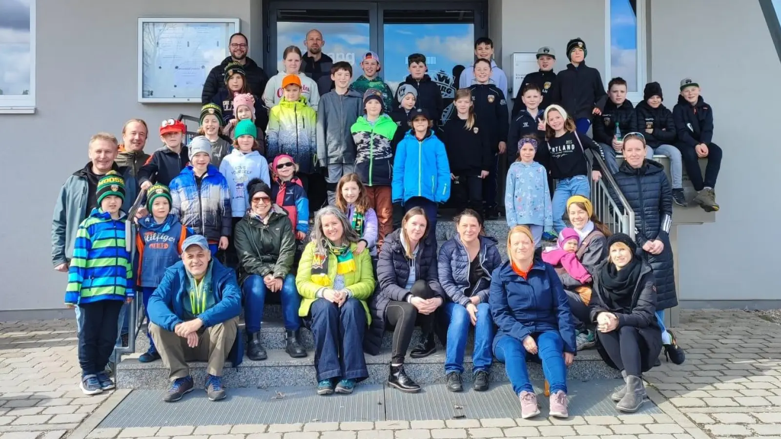 Etwa 50 Mitglieder beteiligten sich an der Aktion saubere Landschaft. (Foto: EV Moosburg)