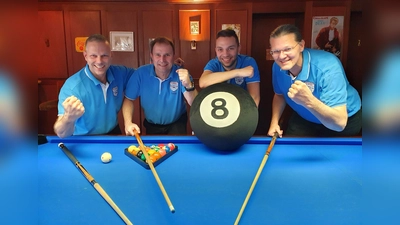 Steigen ungeschlagen in die Bezirksliga auf ( v.l.): Thomas Deuter, Josef Scharl, Markus Blieninger und Hannes Dorsch. (Foto: Verein)