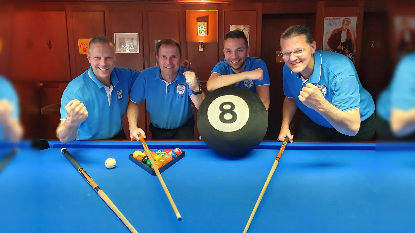 Steigen ungeschlagen in die Bezirksliga auf ( v.l.): Thomas Deuter, Josef Scharl, Markus Blieninger und Hannes Dorsch. (Foto: Verein)