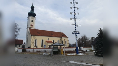 Hier im Herzen des Ortes wird endlich wieder gefeiert. (Foto: jhö)