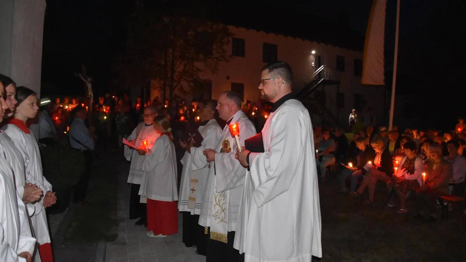 Die Lichterprozession an Maria Himmelfahrt ist besonders stimmungsvoll. (Foto: John)