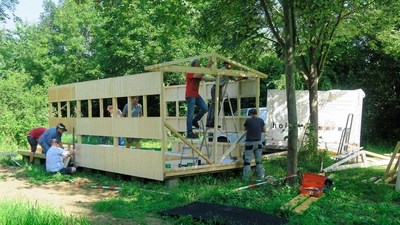 So hat es angefangen. Die Vereinsmitglieder mussten kräftig anpacken. (Foto: Christina P. Tarnikas)