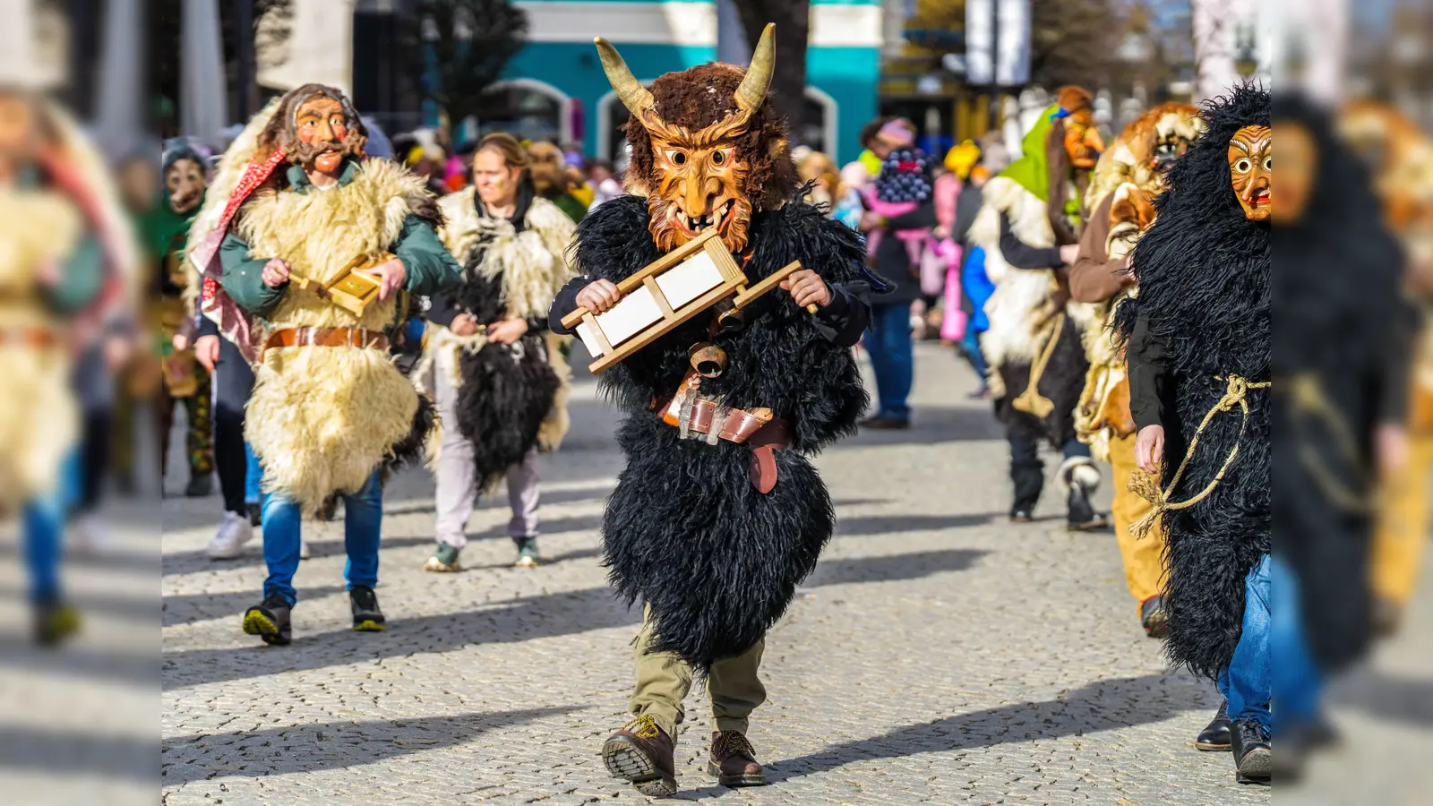 Gründlich verjagt haben die Moosgeister den Winter 2024 am Faschingsdienstag. (Foto: Dr. M. Sachweh)