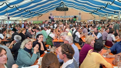 Um einen freien Tisch zu ergattern, muss man in Rudelzhausen schnell sein. (Foto: Geier)
