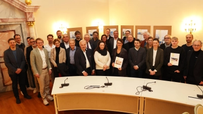Alle Gewinner (Bauherren und Planer) des Wettbewerbs Gute Baugestaltung im Überblick. (Foto: LRA Freising)