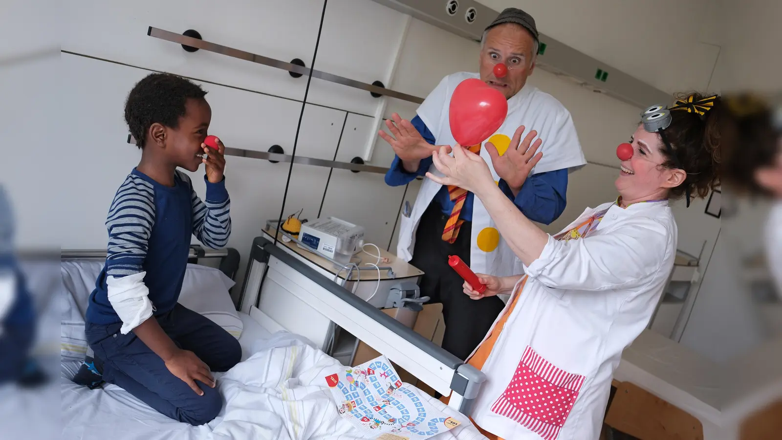 Menschen ein Lachen schenken. Die Klinik Clowns schenken freudige Momente an traurigen Tagen. (Foto: M. Lehner)
