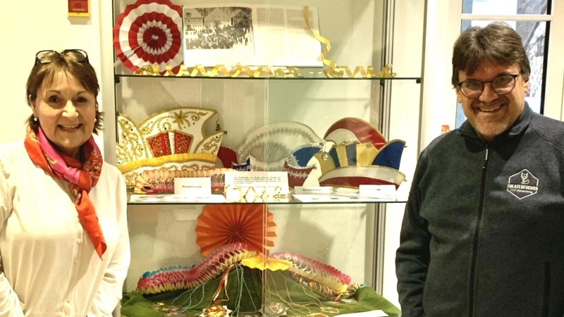 Heike Kronseder, Initiatorin des OnlineMuseums Wartenberg, und Hofmarschall Miche Gruber. (Foto: privat)