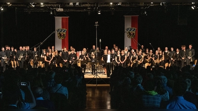 Nach zuletzt 2019 kann sich die Stadtkapelle nun endlich wieder auf der Bühne präsentieren. (Foto: Zipser)