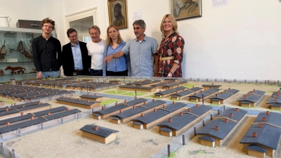 v.l. MdB Leon Eckert, Stadtrat Dr. Dominik Reither, Martin Deutinger (Stalag Moosburg e.V.), Stadträtin Ramona Rümelin, Michael Kerscher und Landrätin Susanne Hoyer  (Foto: Landratsamt Freising)