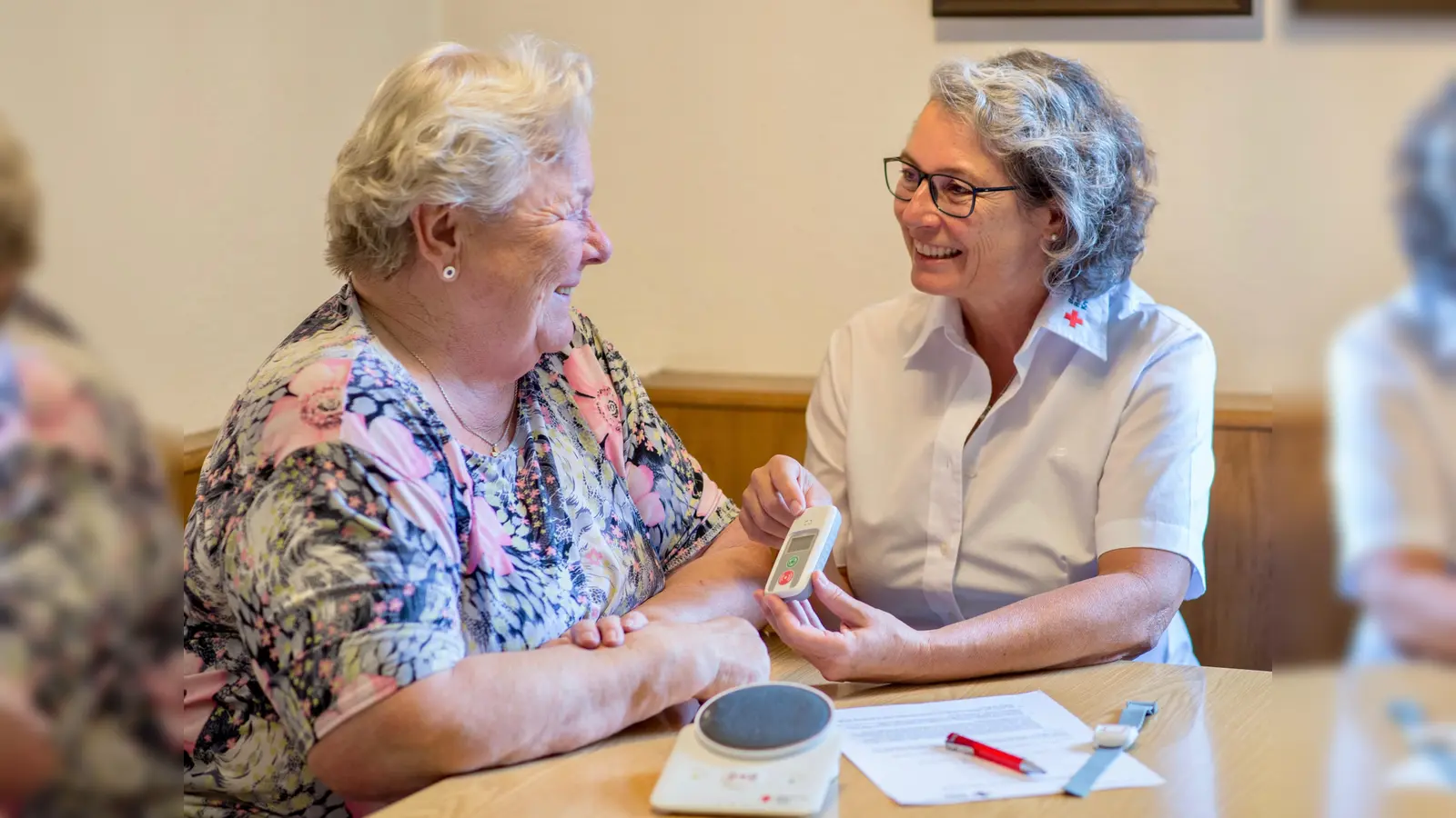 Im vergangenen Jahr wurden 5.593 Notrufe abgesetzt und alle Kunden mit fachgerechter Hilfe durch BRK Mitarbeiter unterstützt.  (Foto: Thomas Plettenberg/BRK)