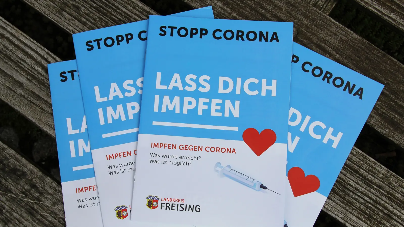 Diese Broschüre des Landkreises informiert umfassend zur Corona-Impfung. (Foto: LRA)
