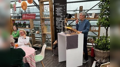 Beim Erzählcafé berichtete a. D. Harald Nestroy aus seinem Leben. (Foto: Pfarrgemeinderat St. Kastulus)