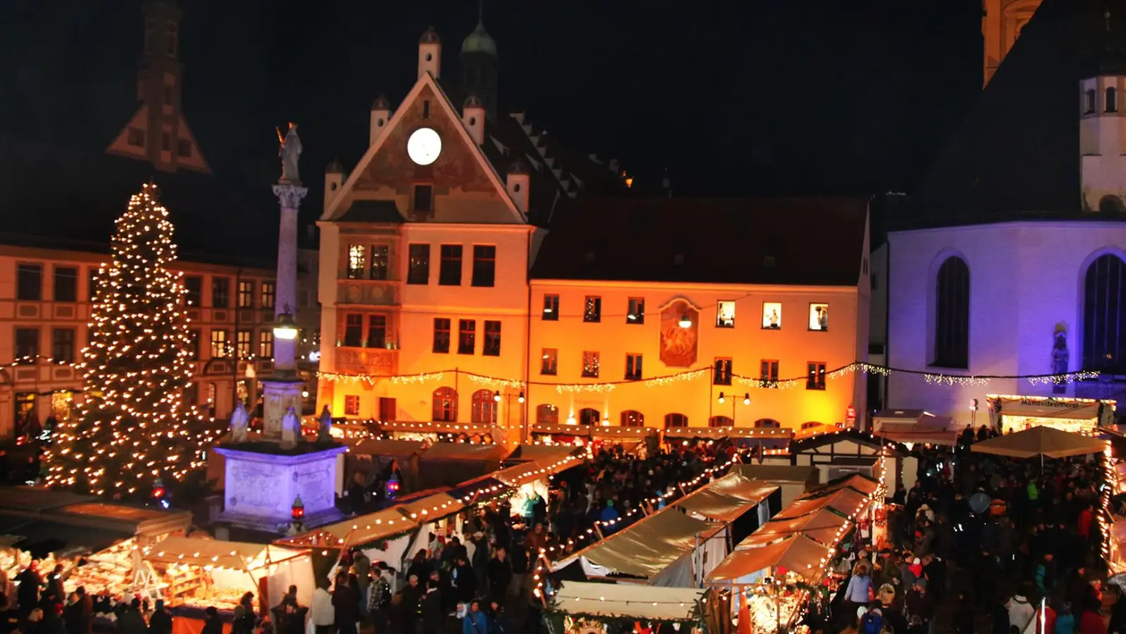 Auf dem Marienplatz herrscht weihnachtliche Stimmung am Christkindlmarkt. (Foto: MASELL)