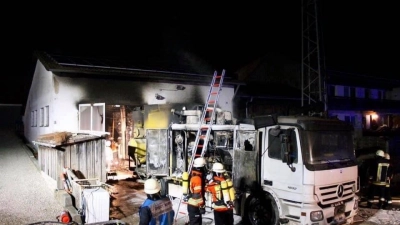 Zu einem größeren Einsatz rückte die Feuerwehr Günzenhausen-Au im März 2019 aus. Eine Scheune hatte Feuer gefangen. (Foto: FFW Günzenhausen-Au)