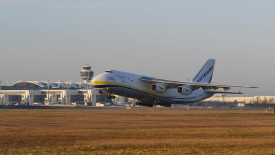 Tragende Rolle: Die Antonov An-124 transportierte einen Klimasatelliten in die USA. (Foto: FMG/ATF)