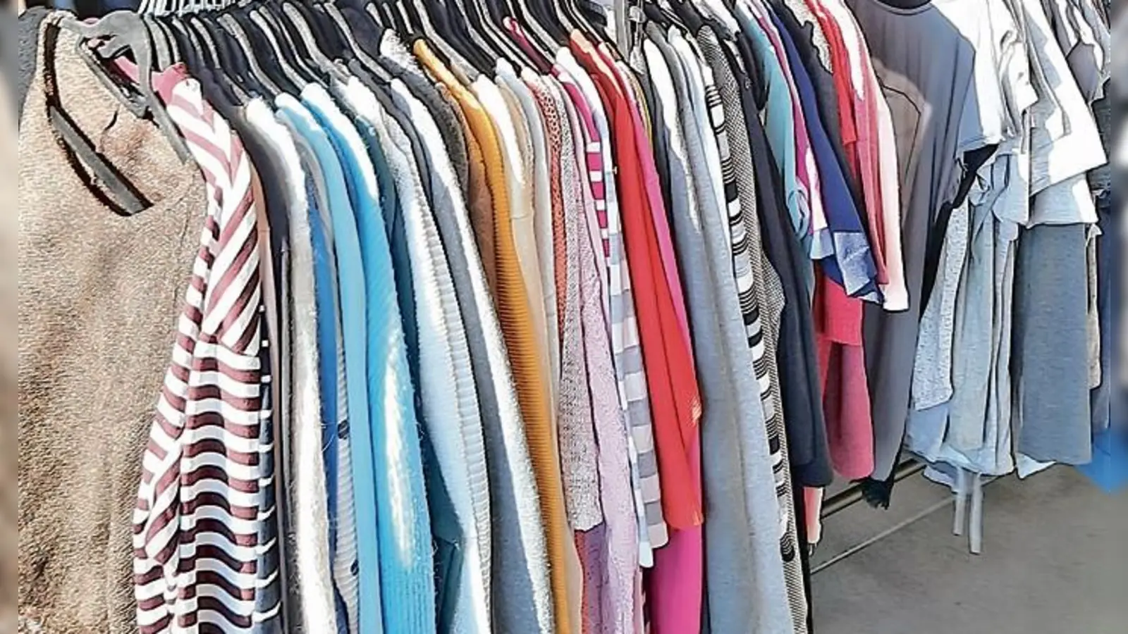 Jede Person kann maximal zehn Teile zum Tauschen mitbringen - und unbegrenzt Kleidungsstücke mit nach Hause nehmen. (Symbolbild: Archiv/tab)
