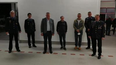 Georg Möstl, Markus Frantz, Bürgermeister Piet Myr, Wolfgang Richter, Peter Berger, Wolfgang Deutschmann und Andreas Heiß (v. li.). (Foto: Anton Faltlhauser)