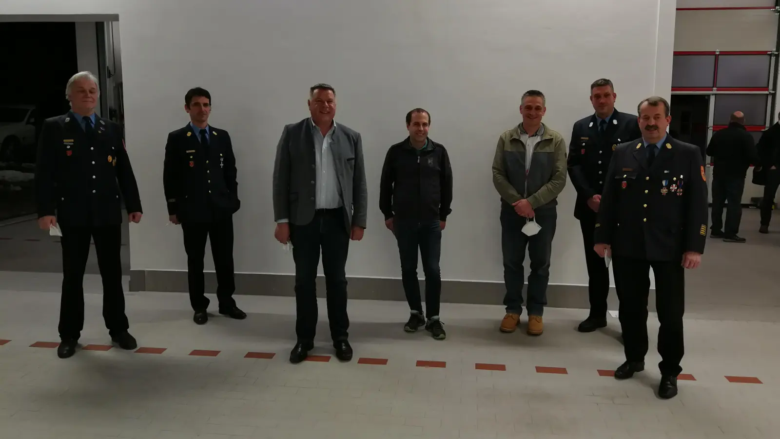 Georg Möstl, Markus Frantz, Bürgermeister Piet Myr, Wolfgang Richter, Peter Berger, Wolfgang Deutschmann und Andreas Heiß (v. li.). (Foto: Anton Faltlhauser)