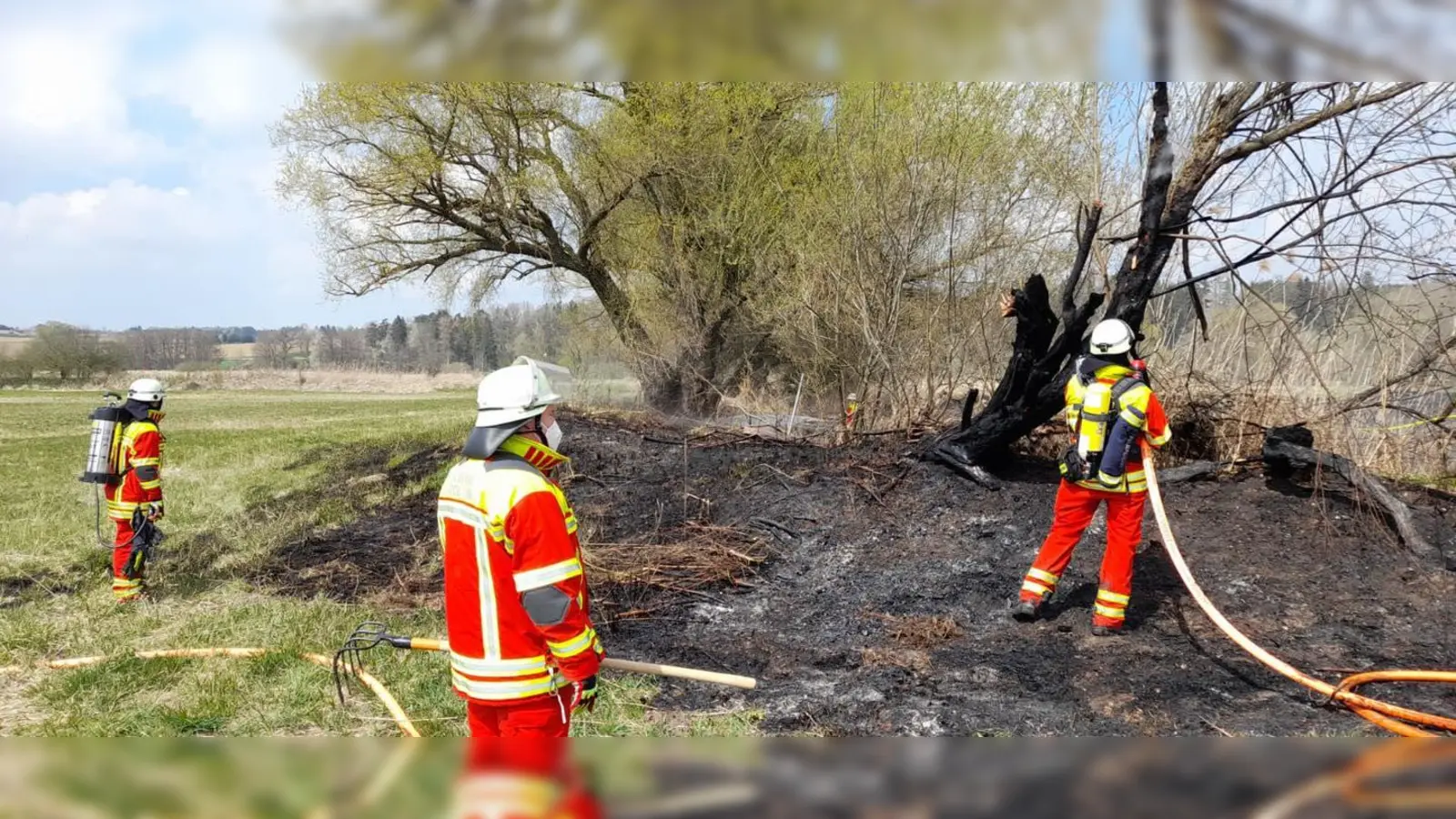 Im April wurde die Zollinger Feuerwehr zu einem Flächenbrand ins Ampermoos gerufen.  (Foto: FW Zolling)