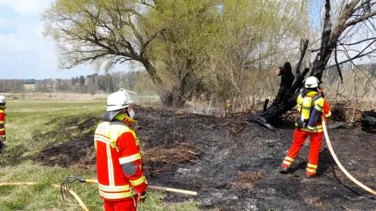 Im April wurde die Zollinger Feuerwehr zu einem Flächenbrand ins Ampermoos gerufen.  (Foto: FW Zolling)