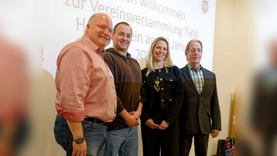 Wollen sich auch in Zukunft für die Ausstattung des THW Freising stark machen: Michael Wüst, David Scherer, Sabine Wigger, und Manfred Kürzinger. (Foto: Dr. Gerhard Drechsler)