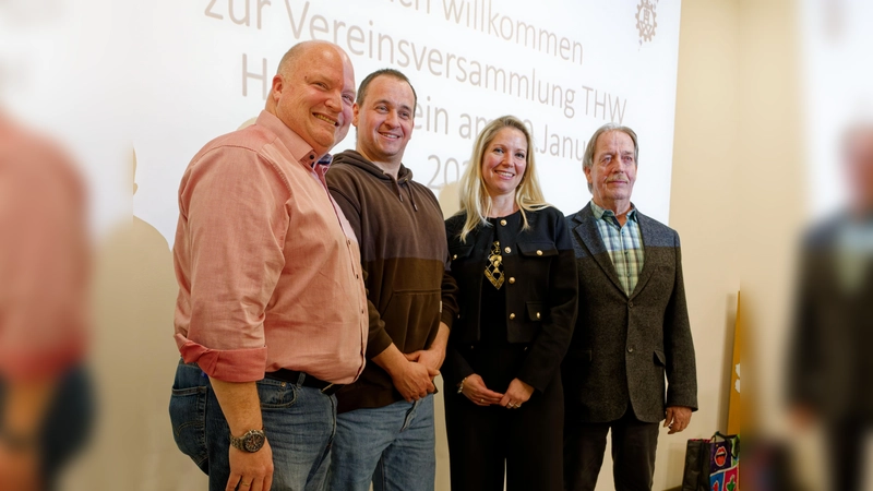 Wollen sich auch in Zukunft für die Ausstattung des THW Freising stark machen: Michael Wüst, David Scherer, Sabine Wigger, und Manfred Kürzinger. (Foto: Dr. Gerhard Drechsler)