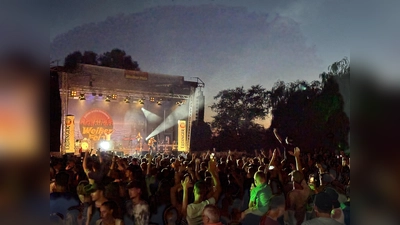 Band und DJ haben das Publikum begeistert. (Foto: nsc)