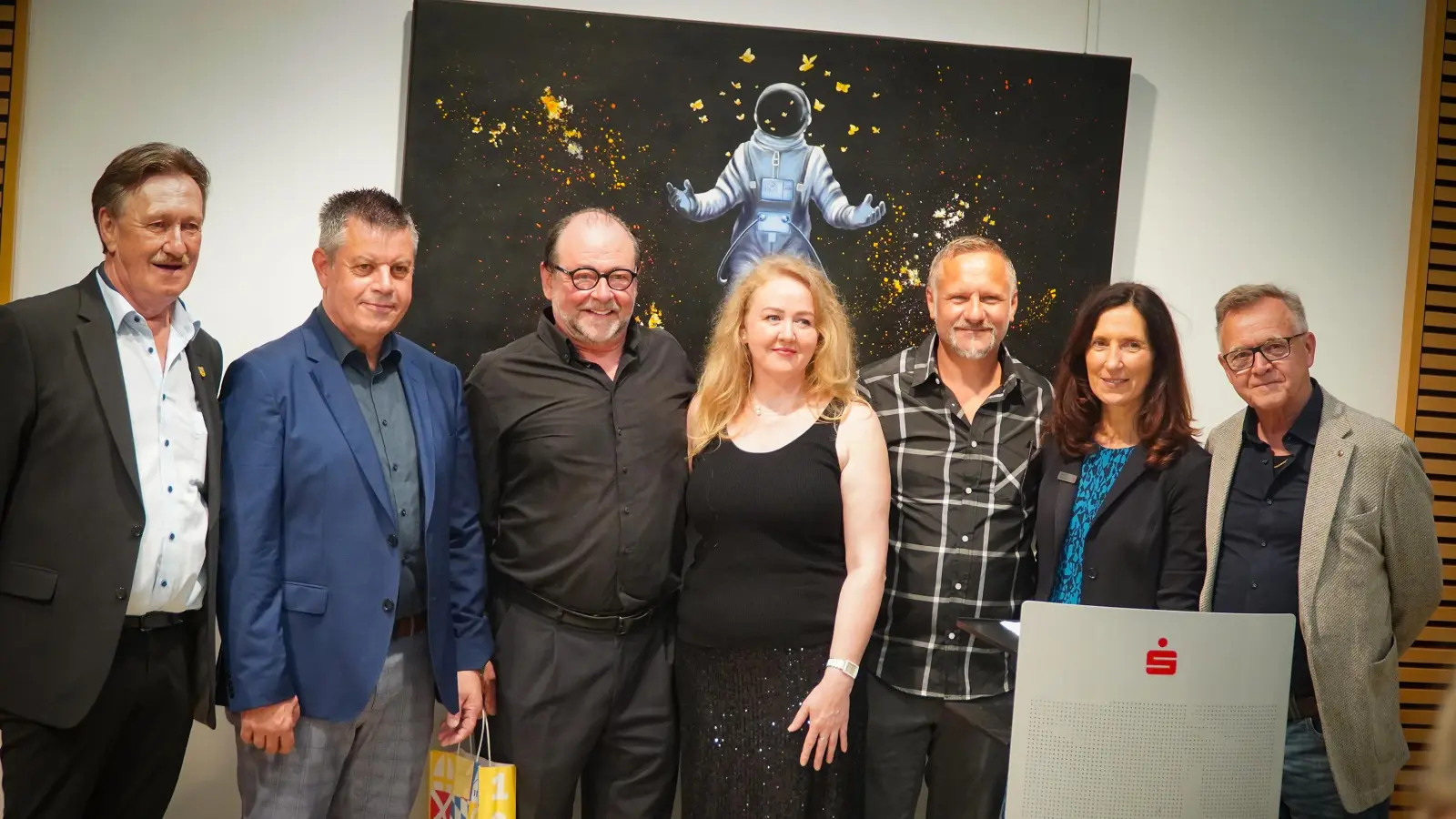 Die Ausstellung „Flash-blub memories: Andenken und Universum” der Obervellacher Fotokünstlerin Elena Baurecht ist noch bis 22. Juli zu sehen. (Foto: Felix Matthey/Stadt Freising)